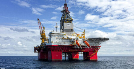 raksta vāka attēls Naftas ceļvedis: nozīme, tirgus un ietekme